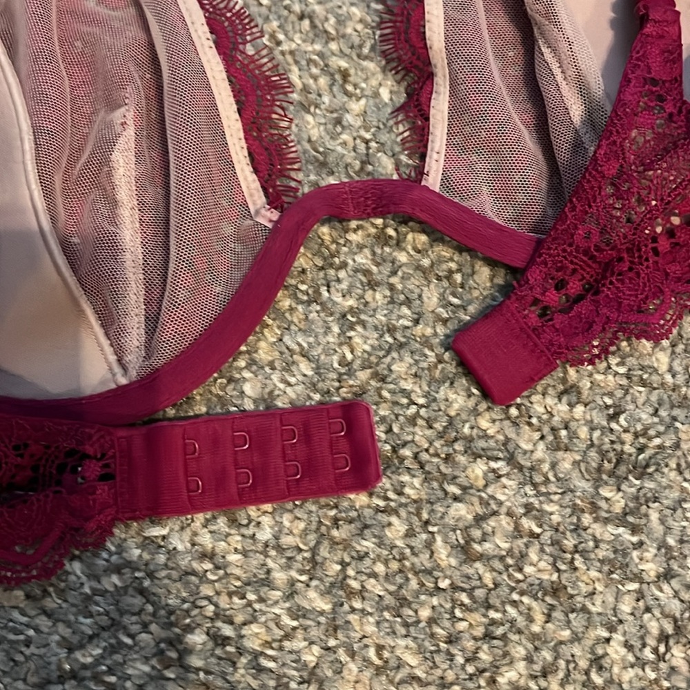 Victoria’s Secret Very Sexy Unlined Plunge Push-up without padding Lace Bra 34C - Picture 11 of 11